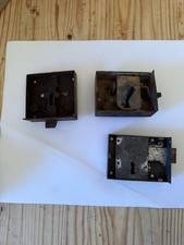 2 alte Kastenschlösser /